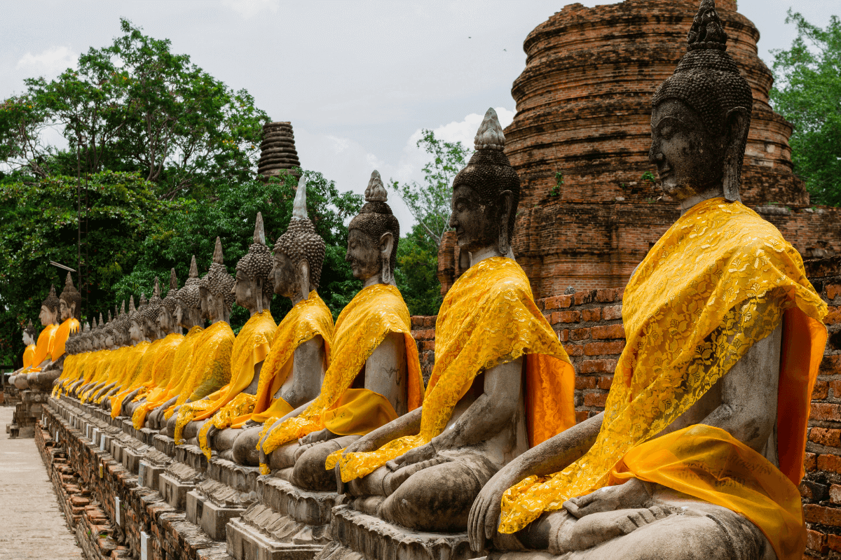 タイの曜日と仏像